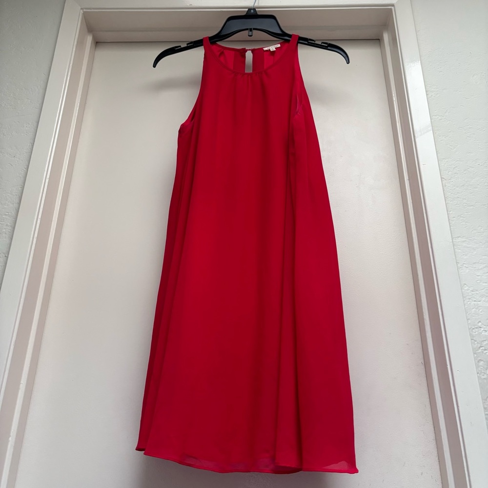 En Crème High-Neck Shift Red Dress